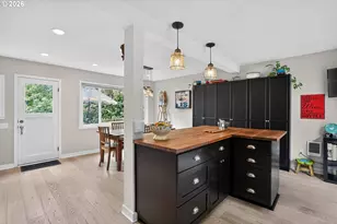8326 SW 57th Ave, Portland, OR 97219 - Photo 6