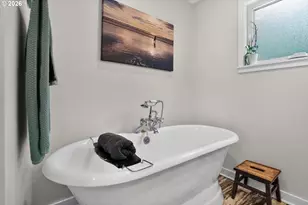8326 SW 57th Ave, Portland, OR 97219 - Photo 10