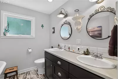 8326 SW 57th Ave, Portland, OR 97219 - Photo 18