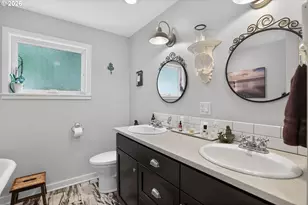 8326 SW 57th Ave, Portland, OR 97219 - Photo 14