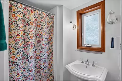 8326 SW 57th Ave, Portland, OR 97219 - Photo 16