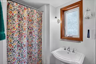 8326 SW 57th Ave, Portland, OR 97219 - Photo 16