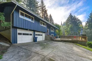 1101 E 15th St, Coquille, OR 97423 - Photo 2