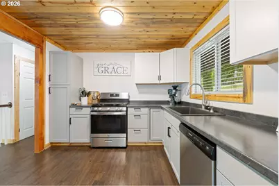 1101 E 15th St, Coquille, OR 97423 - Photo 6