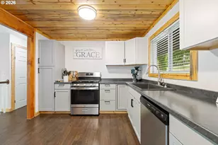 1101 E 15th St, Coquille, OR 97423 - Photo 6