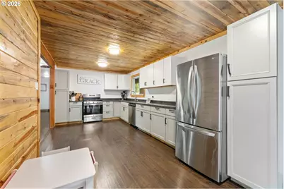 1101 E 15th St, Coquille, OR 97423 - Photo 8