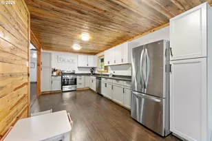 1101 E 15th St, Coquille, OR 97423 - Photo 8