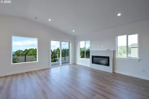 120 Crescent St, Tillamook, OR 97141 - Photo 8