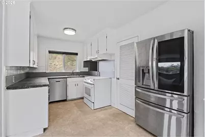 66634 Glasgow Ln, North Bend, OR 97459 - Photo 16