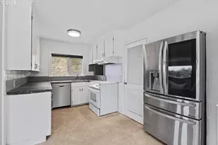 66634 Glasgow Ln, North Bend, OR 97459 - Photo 16