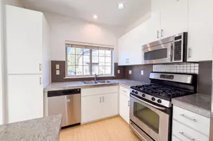 632 NE Garswood Ln, Beaverton, OR 97006 - Photo 6