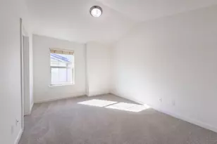 632 NE Garswood Ln, Beaverton, OR 97006 - Photo 10