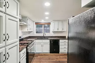 5009 NE Emerson Ct, Portland, OR 97218 - Photo 10