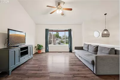 5009 NE Emerson Ct, Portland, OR 97218 - Photo 4