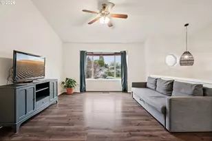 5009 NE Emerson Ct, Portland, OR 97218 - Photo 4