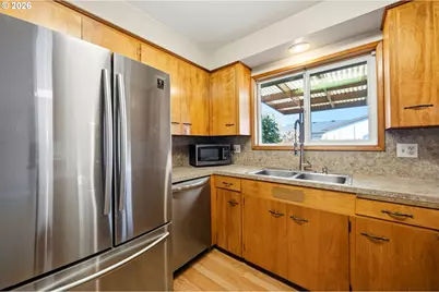 2608 NE Irvine St, McMinnville, OR 97128 - Photo 14