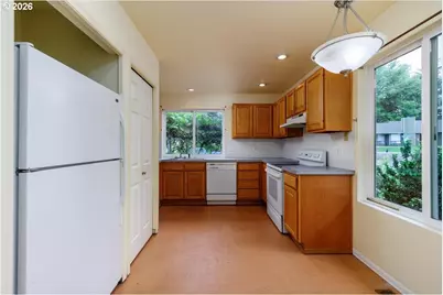 10619 SW Windsor Pl, Portland, OR 97223 - Photo 14