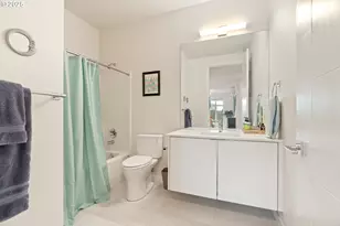 425 NE Bryant St, Portland, OR 97211 - Photo 18