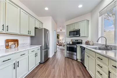 18186 SW Strathmoor St, Beaverton, OR 97007 - Photo 12