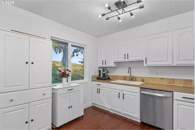 1674 Fircrest Dr, Lake Oswego, OR 97034 - Photo 10