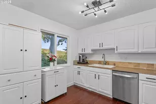 1674 Fircrest Dr, Lake Oswego, OR 97034 - Photo 10