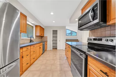 16981 Stanhelma Dr, Gladstone, OR 97027 - Photo 10