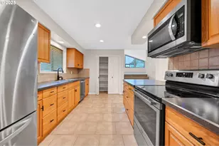 16981 Stanhelma Dr, Gladstone, OR 97027 - Photo 10