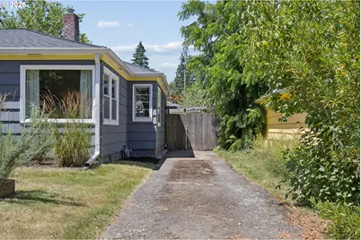 9317 N Calhoun Ave, Portland, OR 97203 - Photo 4