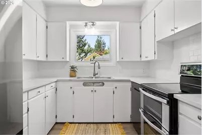 9317 N Calhoun Ave, Portland, OR 97203 - Photo 18