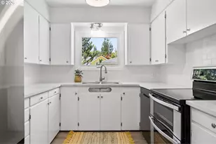 9317 N Calhoun Ave, Portland, OR 97203 - Photo 18