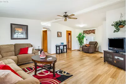 3700 Babcock Ln, Eugene, OR 97401 - Photo 4