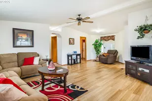 3700 Babcock Ln, Eugene, OR 97401 - Photo 4