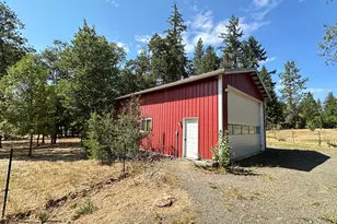 135 Champagne Dr, Roseburg, OR 97471 - Photo 26