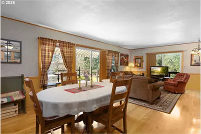 135 Champagne Dr, Roseburg, OR 97471 - Photo 8