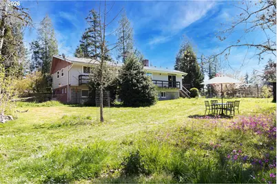 135 Champagne Dr, Roseburg, OR 97471 - Photo 32