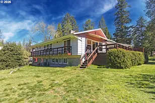 135 Champagne Dr, Roseburg, OR 97471 - Photo 32