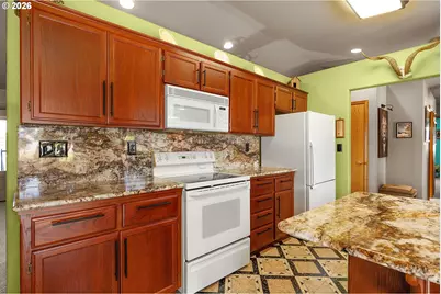 535 SE Parkway Dr, Winston, OR 97496 - Photo 12