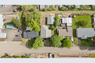 240 E Fourth Ave, Sutherlin, OR 97479 - Photo 22