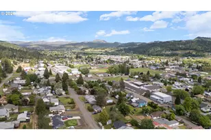 240 E Fourth Ave, Sutherlin, OR 97479 - Photo 24
