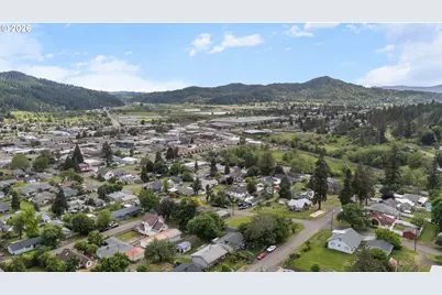 240 E Fourth Ave, Sutherlin, OR 97479 - Photo 26
