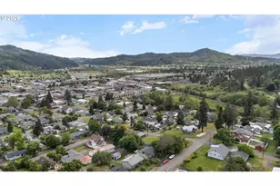 240 E Fourth Ave, Sutherlin, OR 97479 - Photo 26