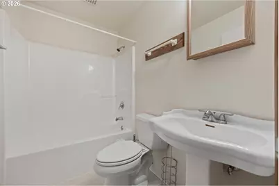 240 E Fourth Ave, Sutherlin, OR 97479 - Photo 14