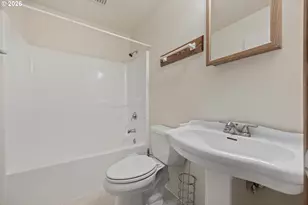 240 E Fourth Ave, Sutherlin, OR 97479 - Photo 14