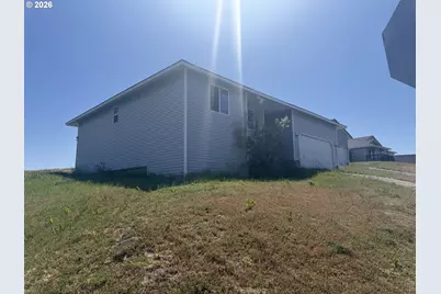 1300 SW 10th Ct, Pendleton, OR 97801 - Photo 2