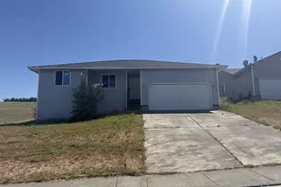 1300 SW 10th Ct, Pendleton, OR 97801 - Photo 1