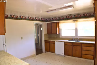 309 N Old Pacific Hwy, Myrtle Creek, OR 97457 - Photo 10