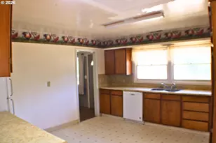 309 N Old Pacific Hwy, Myrtle Creek, OR 97457 - Photo 10