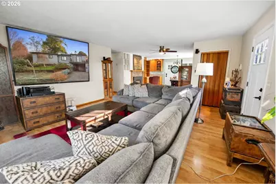 1864 4th St, Astoria, OR 97103 - Photo 4