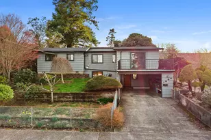 1864 4th St, Astoria, OR 97103 - Photo 2