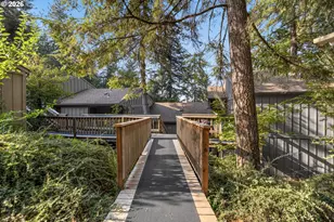 223 Trailside Loop, Eugene, OR 97405 - Photo 2